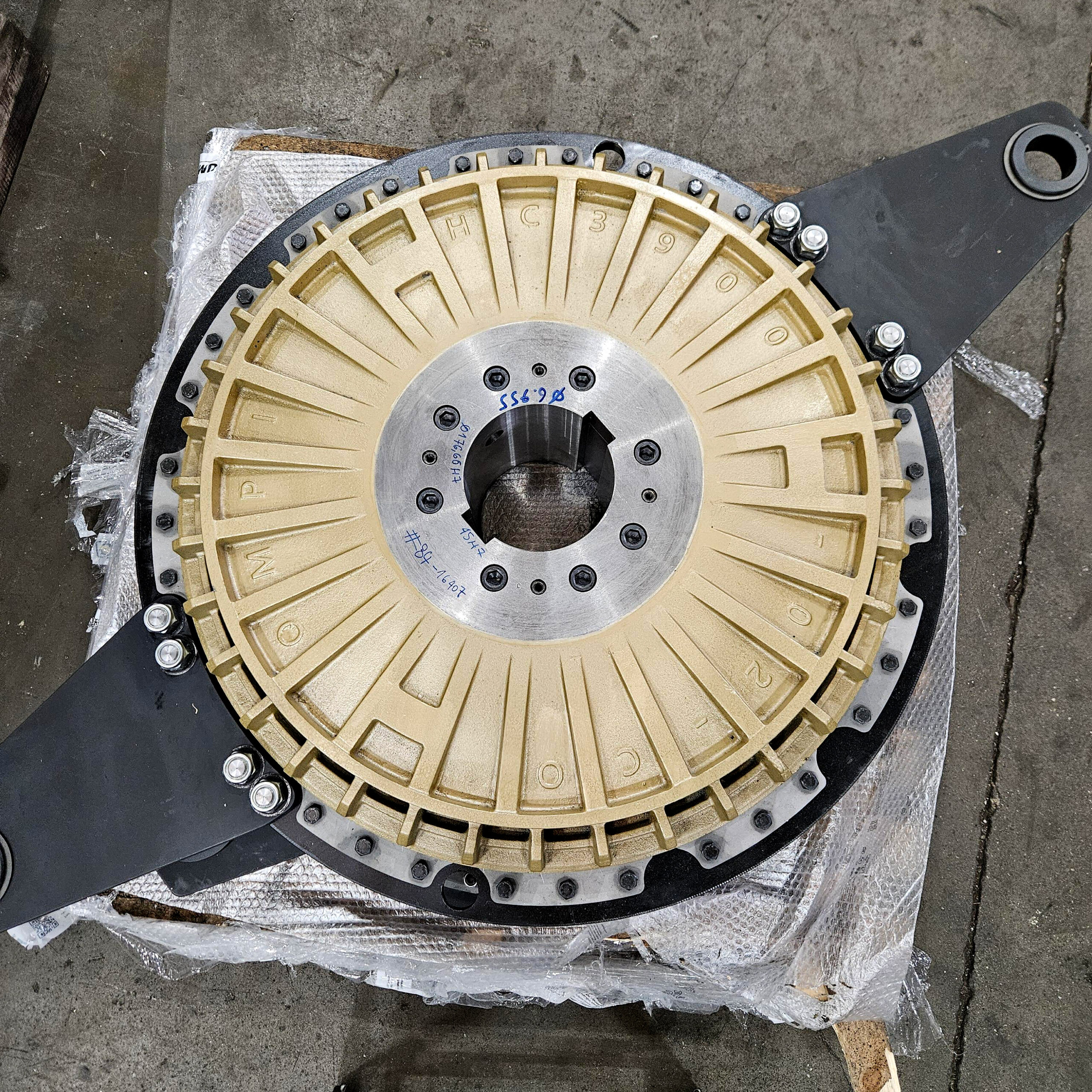 Top view of the HC3900 clutch unit. The clutch is gold, and the underneath is black. 